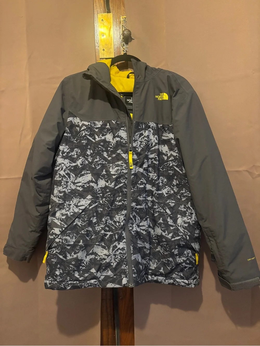 The North Face Boys' Brayden Insulated Jacket - Camo Mountains - youth XL